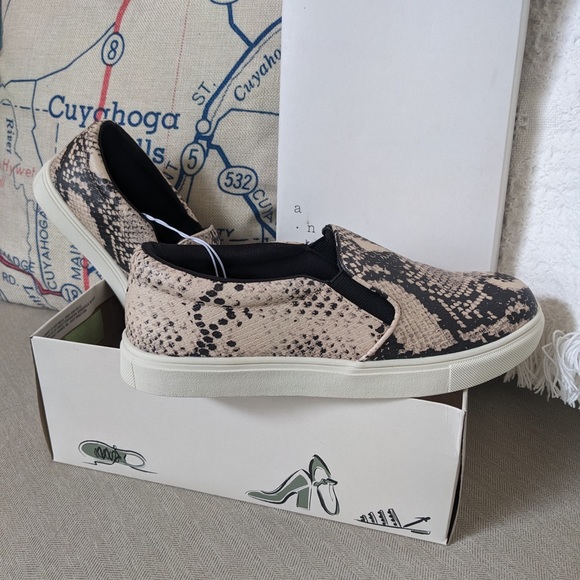 Women’s Snakeskin slip on shoe - Picture 5 of 5